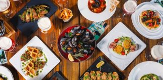 Belçika Mutfağı Belçika mutfağı, hem Fransız hem de Hollanda mutfağından izler taşıyan, aynı zamanda kendine özgü tarifleriyle öne çıkan bir gastronomi dünyasına sahiptir. Ülkenin coğrafi konumu, tarih boyunca farklı kültürlerden etkilenmesine ve bu etkilerin yemeklere yansımasına olanak tanımıştır. Belçika yemekleri, kaliteli malzemeler, özenli sunum ve zengin tat çeşitliliği ile tanınır. Konulu bir haber görseli.