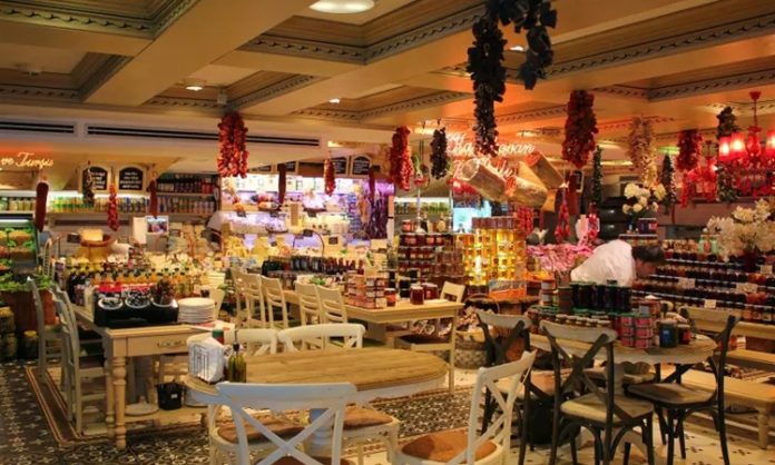 Gurme Mekanlar Şehrin Lezzet Durakları Gurme mekanlar, hem yerel hem de dünya mutfaklarının en özel lezzetlerini bir araya getiren, damak tadına önem verenler için adeta birer gastronomi cenneti. Bu mekanlar, yemek sunumundan kullanılan malzemelere, dekorasyondan atmosferine kadar her detayı özenle tasarlıyor. Şehirlerdeki gurme noktalar, yalnızca yemek yemek için değil, aynı zamanda unutulmaz bir deneyim yaşamak isteyenler için de cazip hale geliyor. Konulu bir haber görseli.