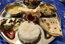Nauru Mutfağı Nauru Mutfağı, Pasifik Okyanusu’nun küçük ama zengin kültüre sahip adası Nauru’nun gastronomi dünyasını yansıtır. Adanın coğrafi yapısı ve tropikal iklimi, yerel halkın yemek alışkanlıklarını doğrudan etkilemiştir. Deniz ürünleri, tropikal meyveler ve kök sebzeler, Nauru mutfağının temel malzemeleridir. Konulu bir haber görseli.