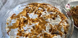Dünyanın Lezzet Köprüsü Erişte ve Mantıdan İtalyan Makarnalarına Gastronomi Şöleni Erişte ve Mantı gibi Türk mutfağının köklü lezzetleri ile İtalyan gastronomisinin yedi ikonik yemeği (Makarna Graten, Tagliatelle, Ravioli, Fettucine Alfredo, Fırında Lazanya, Penne Arabiata, Spagetti Bolonez) arasındaki kültürel ve mutfak benzerlikleri ve farklılıkları, hamur işlerinin evrensel çekiciliğini kanıtlar niteliktedir. Bu geniş kapsamlı haberimizde, Anadolu’dan İtalya’ya uzanan bu lezzet köprüsünü inceliyor, her bir yemeğin tarihini, hazırlanışını ve sofralardaki yerini detaylı bir şekilde karşılaştırıyoruz. Bu dokuz başyapıt, makarna ve doldurulmuş hamur işlerinin zengin çeşitliliğini ve derin kültürel mirasını gözler önüne seriyor. Konulu bir haber görseli.