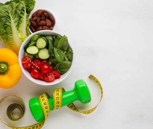 Ay Takvimine Göre Diyet ve Sağlıklı Beslenme Tüyoları Günümüzde sağlıklı yaşam ve beslenme trendleri arasında ay takvimiyle uyumlu diyetler ön plana çıkıyor. Ayın evreleri, vücudun metabolizmasını ve enerji kullanımını etkileyebiliyor. Bu nedenle bazı uzmanlar, ay takvimine göre diyet uygulamanın hem kilo kontrolü hem de genel sağlık açısından faydalı olabileceğini belirtiyor. Özellikle yeni ay ve dolunay dönemlerinde vücudun sıvı dengesi ve toksin atılımı hızlanabiliyor. Bu süreçte beslenme planını buna göre ayarlamak, enerji seviyesini yükseltebilir ve metabolizmayı destekleyebilir. Konulu bir haber görseli.