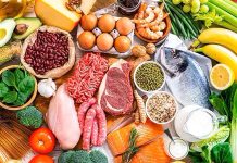 Flexitarian beslenme, son yıllarda katı diyet kurallarından uzak durmak isteyen bireyler arasında giderek daha fazla ilgi görmektedir. Bu yaklaşım, ağırlıklı olarak bitki temelli beslenmeyi benimserken, hayvansal ürünleri tamamen hayatın dışına çıkarmadan dengeli bir yol izlemeyi hedefler. Flexitarian, hem sağlıklı beslenmek isteyen hem de sosyal ve kültürel alışkanlıklarından kopmak istemeyen kişiler için dikkat çekici bir seçenek olarak öne çıkmaktadır. Konulu bir haber görseli.