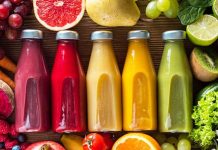 Juice Cleanse İle Doğal Detoks ve Sağlıklı Beslenme Rehberi Juice cleanse, yani meyve ve sebze suları ile yapılan detoks uygulamaları, son yıllarda sağlıklı yaşam trendleri arasında önemli bir yer edindi. Bu yöntem, vücudu toksinlerden arındırmayı, sindirim sistemini rahatlatmayı ve enerji seviyesini yükseltmeyi amaçlar. Ancak bu süreçte juice cleanse uygulamasının doğru şekilde yapılması, hem besleyici hem de güvenli olmasını sağlar. İnsanlar, kısa süreli detoks programlarıyla bedenlerini yenilemek ve sağlıklı alışkanlıklarını desteklemek için bilinçli seçimler yapıyor. Konulu bir haber görseli.