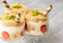 Magnolia Tatlısının Türkiye’de Yükselişi Yeni Nesil Bir Lezzet Akımı Son yıllarda Türkiye’nin tatlı trendleri arasında hızlı bir yükseliş yaşayan magnolia, hafif kreması ve meyveyle bütünleşen dokusuyla geniş bir hayran kitlesi oluşturuyor. Özellikle büyük şehirlerdeki kafelerde ve pastanelerde satış oranları hızla artan bu tatlı, her yaştan tüketiciye hitap etmesiyle dikkat çekiyor. Sosyal medyada paylaşılan videolar, hazırlanış aşamalarının izleyicileri büyülemesi ve tatlının şık sunumu sayesinde magnolia artık ülke genelinde bir fenomen hâline geldi. Konulu bir haber görseli.