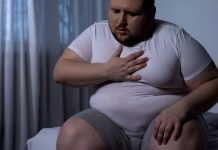 Obeziteye Karşı Diyet Sağlıklı Yaşam İçin Dengeli Beslenme Yaklaşımı Obezite, günümüzde yalnızca estetik bir sorun olarak değil, ciddi bir halk sağlığı problemi olarak ele alınmaktadır. Yanlış beslenme alışkanlıkları, hareketsiz yaşam tarzı ve düzensiz öğünler, kilo artışını hızlandırırken uzun vadede metabolik hastalıkların gelişimine zemin hazırlar. Bu noktada obeziteye karşı diyet, kilo kontrolünü destekleyen ve genel sağlığı iyileştirmeyi hedefleyen önemli bir beslenme yaklaşımı olarak öne çıkar. Konulu bir haber görseli.