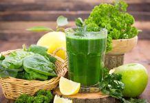 Yeşil Detoks Diyeti ile Doğal Arınma ve Enerji Desteği Yeşil detoks diyeti, vücudu toksinlerden arındırmak, sindirim sistemini desteklemek ve enerji seviyelerini artırmak amacıyla tercih edilen bir beslenme programıdır. Bu diyet, özellikle taze yeşil sebzeler, yeşil meyveler, bitkisel smoothieler ve yeşil çay gibi doğal içeriklerle uygulanır. Yeşil detoks diyeti, kısa süreli arınma programları ve sağlıklı yaşam trendleri arasında giderek popüler hale gelmektedir. Düzenli uygulandığında hem metabolizmayı destekler hem de bağışıklık sistemini güçlendirir. Konulu bir haber görseli.