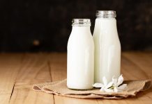 Laktozsuz Doğal Beslenme Sağlıklı Yaşam Tercihleri Arasında Yükseliyor Beslenme alışkanlıklarının hızla değiştiği günümüzde, bireyler tükettikleri gıdaların içeriğine her zamankinden daha fazla dikkat ediyor. Özellikle sindirim sorunları yaşayan ya da daha dengeli bir yaşam hedefleyen kişiler için laktozsuz doğal beslenme önemli bir alternatif olarak öne çıkıyor. Süt ve süt ürünlerinde bulunan laktozun bazı bireylerde rahatsızlığa yol açması, bu beslenme modelinin yalnızca bir tercih değil, aynı zamanda bir ihtiyaç olarak görülmesine neden oluyor. Konulu bir haber görseli.
